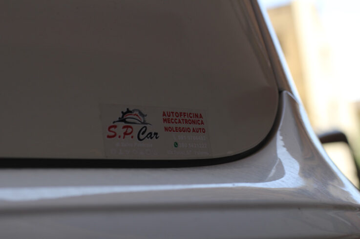 Personalizzazione auto con adesivo SP Car